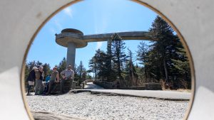 A view of Kuwohi tower through a circle